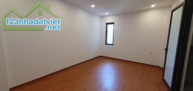 SIÊU PHẨM BÁT KHỐI 3 MẶT THOÁNG - NHÀ ĐẸP CHẮC CHẮN -  SÁT MẶT PHỐ - GIÁ CHỈ NHỈNH 4 TỈ - 2