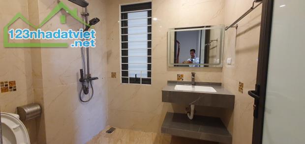 SIÊU PHẨM BÁT KHỐI 3 MẶT THOÁNG - NHÀ ĐẸP CHẮC CHẮN -  SÁT MẶT PHỐ - GIÁ CHỈ NHỈNH 4 TỈ - 3