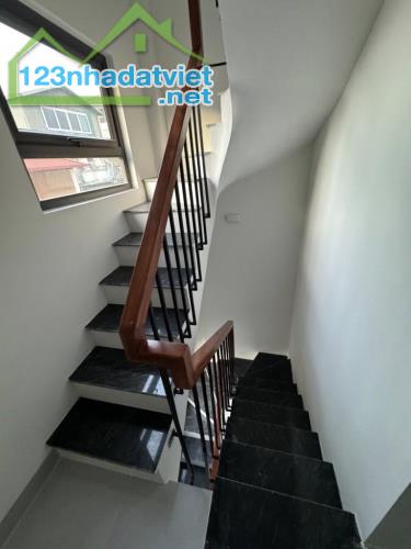 SIÊU PHẨM BÁT KHỐI 3 MẶT THOÁNG - NHÀ ĐẸP CHẮC CHẮN -  SÁT MẶT PHỐ - GIÁ CHỈ NHỈNH 4 TỈ - 5