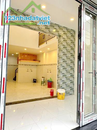 Bán nhà mới 1 lầu 43m2 mặt tiền đường Bông Sao Phường 5 Quận 8
