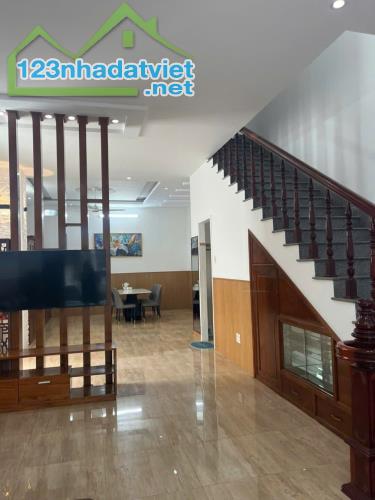 Cho thuê Biệt thự mini 3 tầng mặt tiền khu Phước Long giá rẻ 22tr/tháng full nội thất