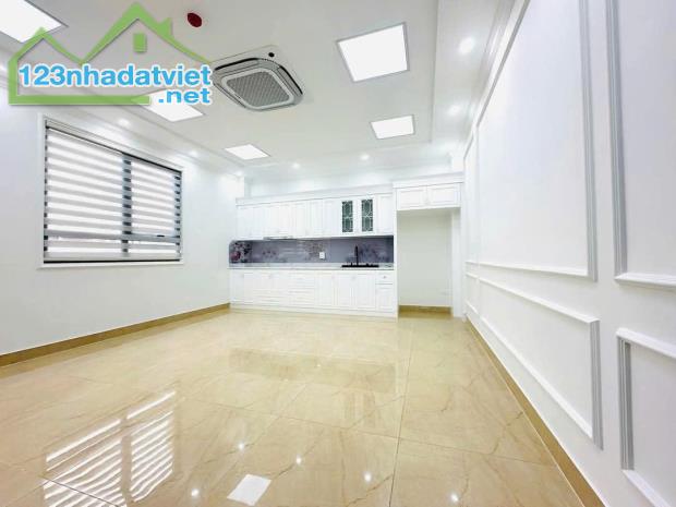 🏢 SIÊU PHẨM PHÂN LÔ – VĂN PHÒNG – KINH DOANH – THANG MÁY – VỈA HÈ 2 BÊN – NGUYỄN HOÀNG