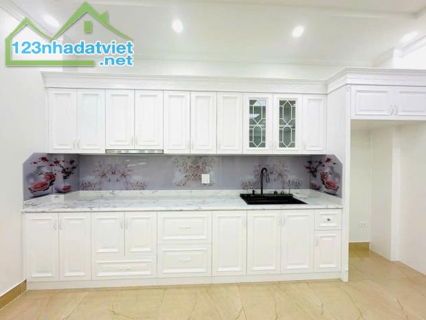 🏢 SIÊU PHẨM PHÂN LÔ – VĂN PHÒNG – KINH DOANH – THANG MÁY – VỈA HÈ 2 BÊN – NGUYỄN HOÀNG - 5