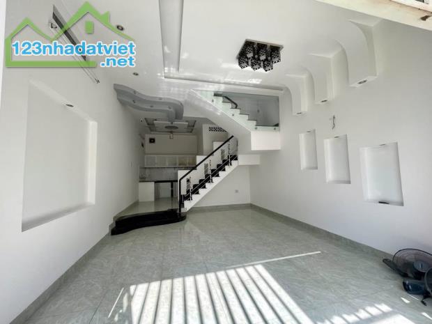 Nhà hẻm Đường Nhựa Ô TÔ cấp 1 Hùng Vương giữa khu dân cư đông đúc... - 1