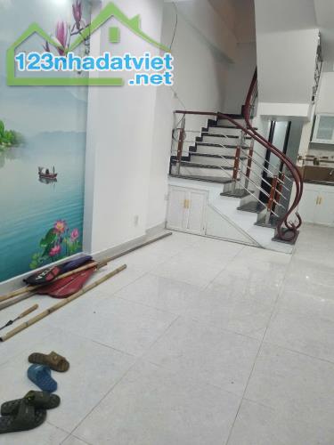 Bán nhà 5 tầng về ở luôn phố Lâm Tường