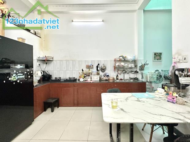 MẶT TIỀN KINH DOANH GIÁP LÊ QUANG ĐỊNH, PHAN VĂN TRỊ - 2