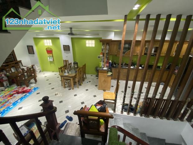 Nhà Dân xâyphố Sài Đồng, lô góc, View hồ điều hòa, 47m x 3T, MT 10m, nhỉnh 6 tỷ