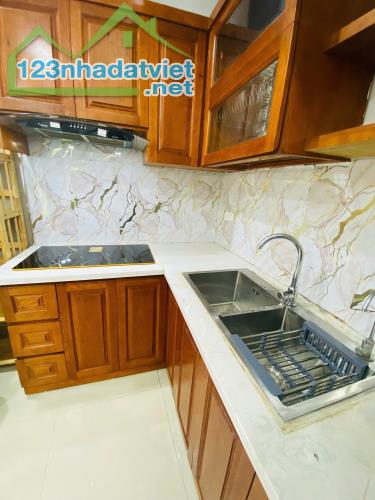 BÁN CĂN NHÀ NGAY TRUNG TÂM ĐÔNG ĐA 4.35 TỶ-OTO ĐỖ CỔNG-NHÀ ĐẸP Ở LUÔN - 2