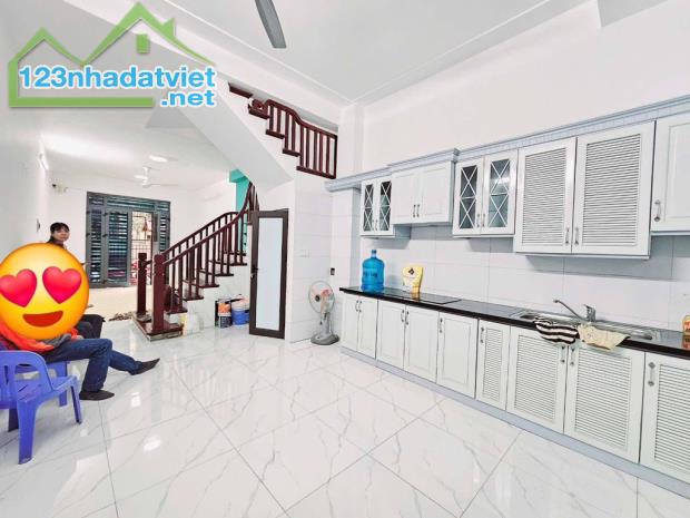 BÁN NHÀ KHÚC THỪA DỤ 50M2X4T, DÂN XÂY, LÔ GÓC,KD, GIÁ 13,2 TỶ CTL