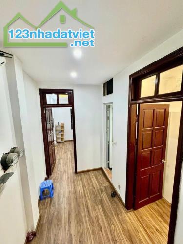 Duy nhất 1 nhà đường Láng Đống Đa lô góc ngõ ba gác thoáng sáng 5T 40m MT 4.5m đủ nội thất - 3