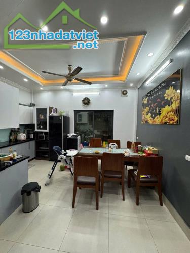 Bán Gấp Nhà Trong Ngõ Ô Tô Đường Hoàng Mai. 61m2, Mặt Tiền 5,3m,5 Tầng . 13,8 tỉ đẹp long - 1