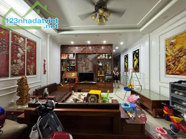Bán Gấp Nhà Trong Ngõ Ô Tô Đường Hoàng Mai. 61m2, Mặt Tiền 5,3m,5 Tầng . 13,8 tỉ đẹp long - 2