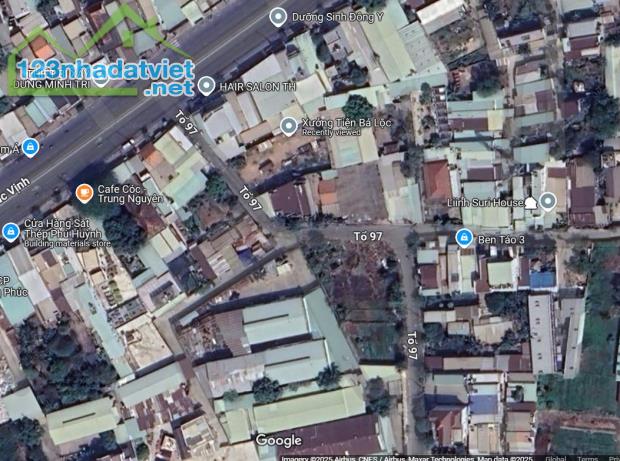 Bán mãnh đất có xưởng 300m và 1 căn nhà 1 lầu giấy tay và 02 kiốt đang cho thuê.
