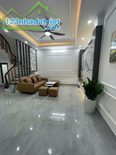 Bán nhà riêng chính chủ Phố Khương Đình, 32.1m2, ngõ to rộng, full nội thất, giá chỉ 7.8ỷ - 2