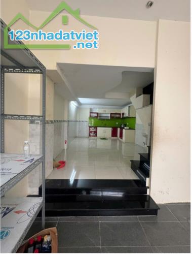 Kế bên khu Bàu Cát, gần chợ Bà Hoa, 3 tầng, ST, 5pn - 2