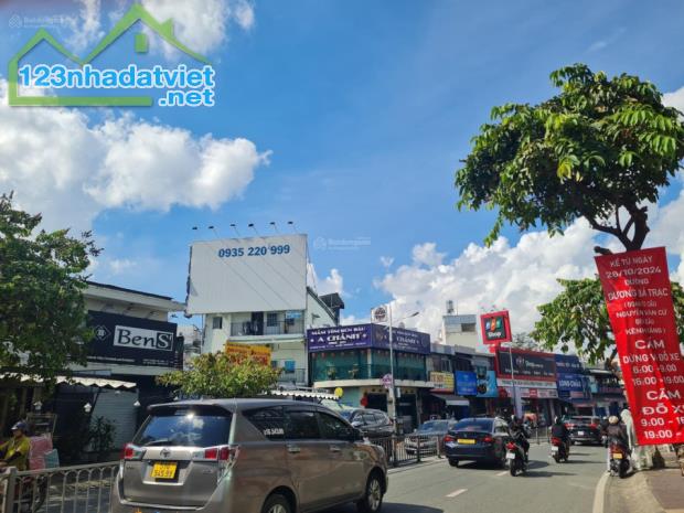 Bán nhà ngay Dương Bá Trạc - P. 2 - Quận 8 - ngang 4 x22 m, 4 tầng nhỉnh 10 tỷ