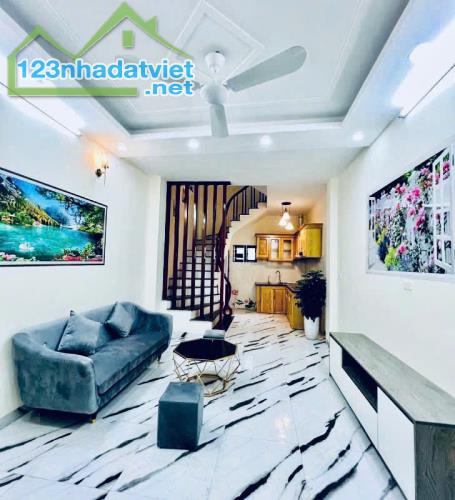 THẬT KHÔNG TƯỞNG NHÀ 5T HÀ ĐÔNG LẠI ĐẸP VÀ HẠT DẺ NHƯ NÀY, Ô TÔ ĐỖ
