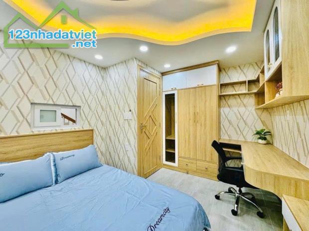 NHÀ SÁT MẶT TIỀN NGUYỄN TƯ GIẢN P12 GV , 5X9 , NHỈNH HƠN 7 TỎI - 1
