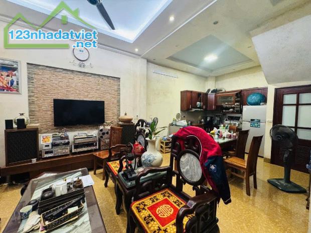 Bán nhà Thanh Xuân Phố Khương Đình 6,8 tỷ, 47m2, MT 5,7m, cách ô tô 30m - 4