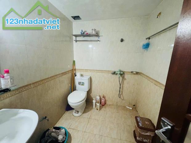 Bán nhà Thanh Xuân Phố Khương Đình 6,8 tỷ, 47m2, MT 5,7m, cách ô tô 30m