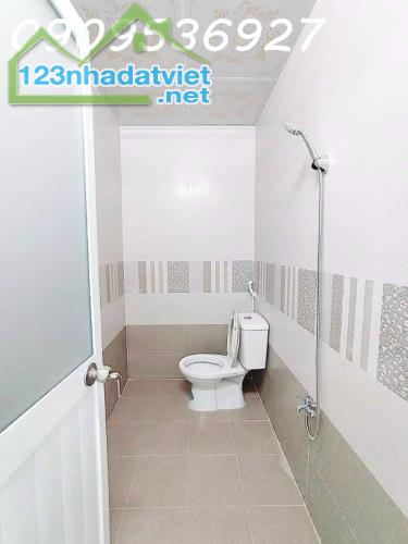 BÁN NHÀ GIÁ TỐT NGAY CHỢ BÀ HOM – 2 TẦNG KIÊN CỐ – SỔ RIÊNG – CHỈ VÀI BƯỚC RA MẶT TIỀN - 2