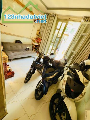 GIÁP QUẬN 1 - CHỈ 3.02 TỶ - NHÀ DT 7TR/THÁNG - 200M DI CHUYỂN CẦU CHỮ Y - 2 TẦNG HOÀN CÔNG - 1