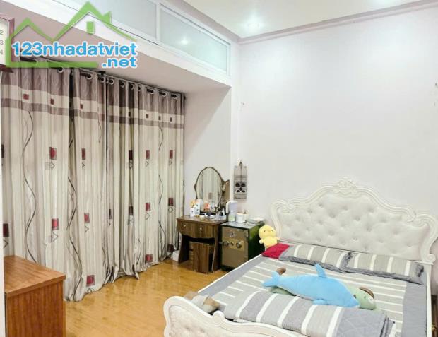 NHÀ ĐẸP CẠNH KĐT VIỆT HƯNG LONG BIÊN, Ô TÔ VAO NHÀ, GẦN PHỐ, DT 48M2 CÓ 7.X TỶ - 4