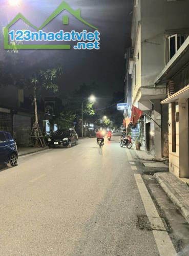 NHÀ ĐẸP CẠNH KĐT VIỆT HƯNG LONG BIÊN, Ô TÔ VAO NHÀ, GẦN PHỐ, DT 48M2 CÓ 7.X TỶ