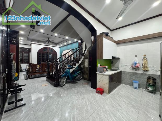 MẶT NGÕ KIM NGƯU - PHÂN LÔ ÔTÔ TRÁNH, ĐỖ NGÀY ĐÊM - GIÁ 13 TỶ - 2