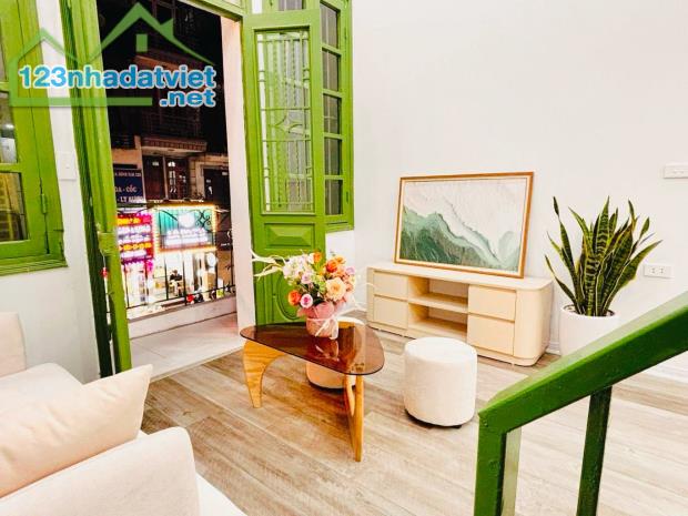 Bán CH tập thể duplex nội thất đẹp , view mặt phố , dt 80M giá 3.95 tỷ SĐ chính chủ