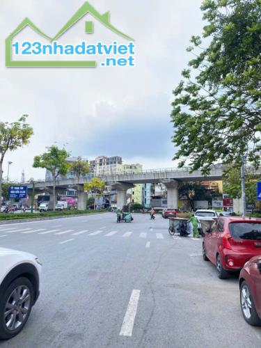 Mặt phố Cầu Giấy - MT rộng - Thoáng trước sau - Vỉa hè đá bóng. - 3