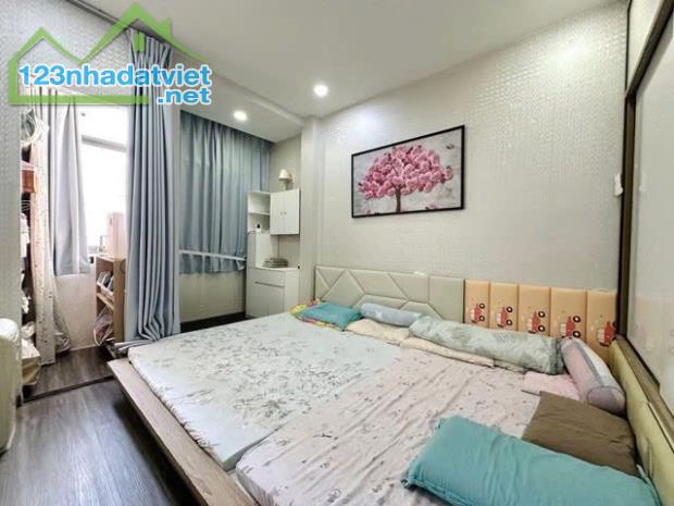 Nhà Mới 5Tầng Cách mặt Tiền 15M Hẻm Thẳng Xe Hơi Sổ Vuông 30m2 Gía 7,5 Tỷ Thương Lượng - 1