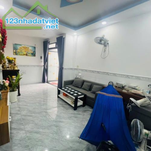 Đường Nguyễn Duy Cung, Hẻm xe hơi, 3PN có PN dưới trệt, 56m2, Chỉ 4 Tỉ 099 - 1