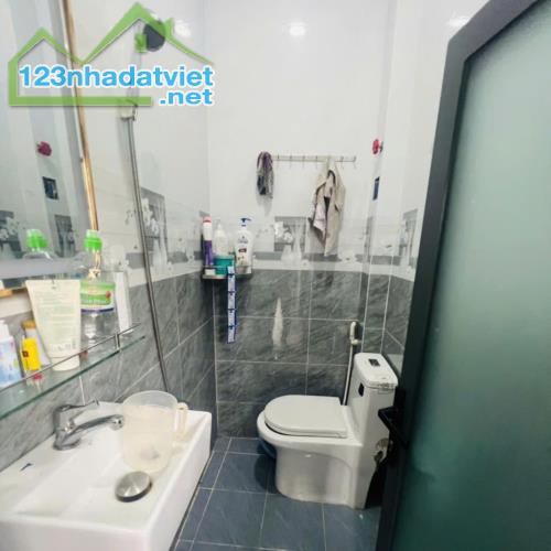 Đường Nguyễn Duy Cung, Hẻm xe hơi, 3PN có PN dưới trệt, 56m2, Chỉ 4 Tỉ 099 - 3