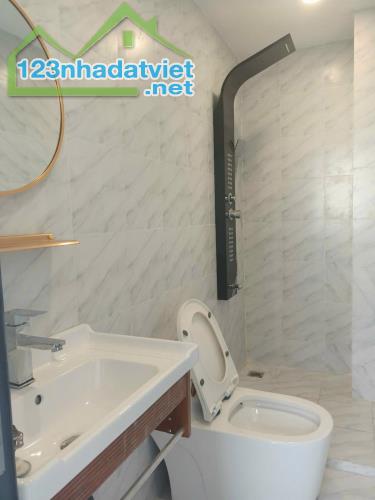 NGAY LÊ VĂN QUỚI - NHÀ ĐẸP SÁT CHỢ 5X22 - DỌN VÀO Ở NGAY - CHỈ HƠN 5.XX - 5