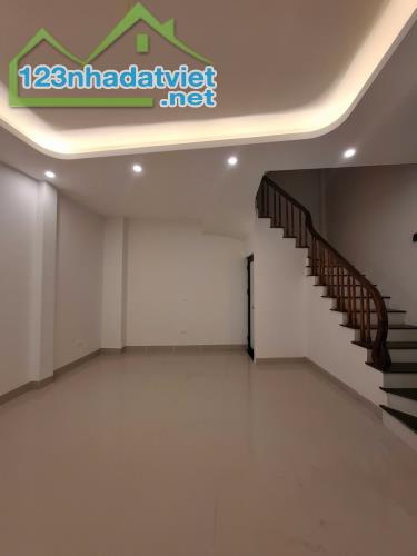 Bán nhà Gia Quất Long Biên – Ô tô qua nhà – Ngõ thông - Ở ngay - 34m - 6.4 Tỷ(TL)