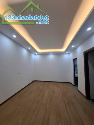 Bán nhà Gia Quất Long Biên – Ô tô qua nhà – Ngõ thông - Ở ngay - 34m - 6.4 Tỷ(TL) - 1