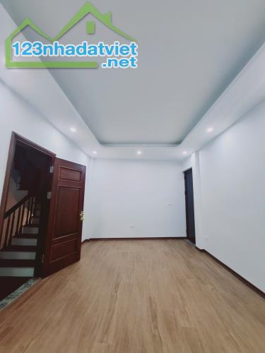Bán nhà Gia Quất Long Biên – Ô tô qua nhà – Ngõ thông - Ở ngay - 34m - 6.4 Tỷ(TL) - 3