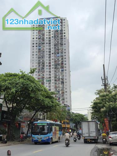 Căn hộ mặt đường Phùng Hưng – 2PN, 2 ban công, tặng full nội thất –3,5 tỷ - 3