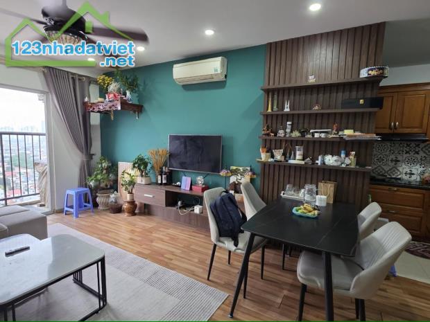 Căn hộ mặt đường Phùng Hưng – 2PN, 2 ban công, tặng full nội thất –3,5 tỷ - 1