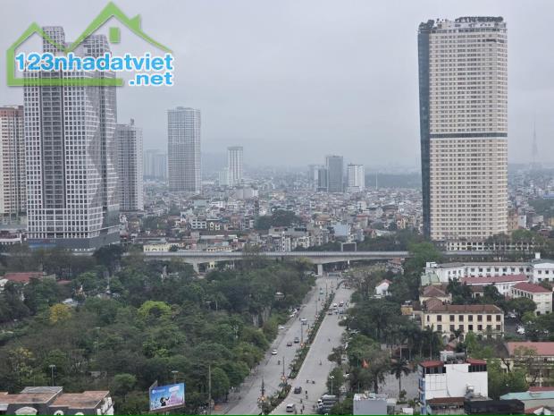 Căn hộ mặt đường Phùng Hưng – 2PN, 2 ban công, tặng full nội thất –3,5 tỷ