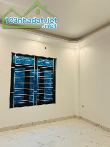 cần bán nhà 3 tầng mới tinh ngõ Triệu Quang Phục, P. Cẩm Thượng, TP. Hải Dương. - 4