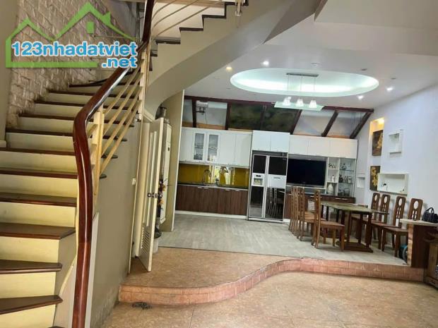 BÁN NHÀ : PHƯƠNG LIỆT -THANH XUÂNDT:62M2 X 5T X 6.1M.  + - 3