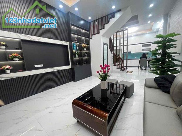 TRẦN THÁI TÔNG CẦU GIẤY GẦN PHỐ GẦN TRƯỜNG BỆNH VIỆN CẦN BÁN