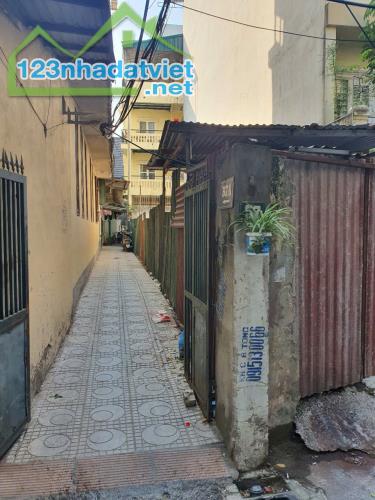 Đất Tô Ngọc Vân, 240m2, 2 thoáng, cách phố đúng 10m, giá 354 triệu/m2. 0962 996 331