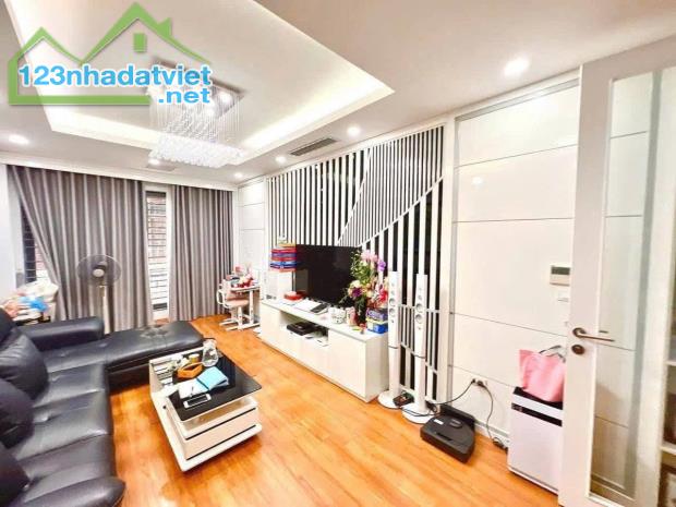 NHÀ PHỐ PHẠM TUẤN TÀI - PHÂN LÔ Ô TÔ QUA NHÀ - VỈA HÈ -  S=35M2 - MẶT TIỀN =3.4M - 5 TẦNG - 3