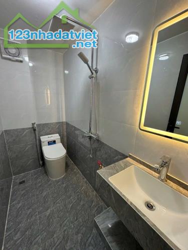 NHÀ PHỐ PHẠM TUẤN TÀI - PHÂN LÔ Ô TÔ QUA NHÀ - VỈA HÈ -  S=35M2 - MẶT TIỀN =3.4M - 5 TẦNG - 4