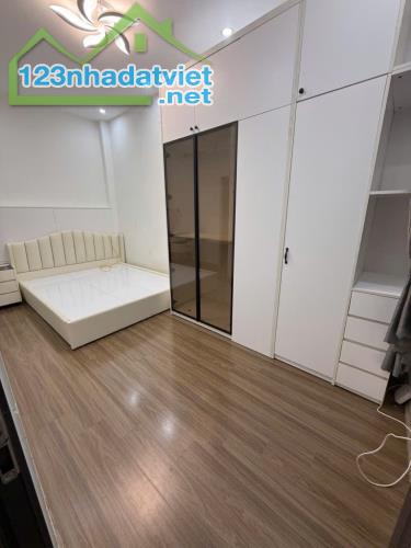 Nhà riêng sát phố, công viên, đẹp và hiếm, trung tâm quận Hai Bà Trưng, 28m2, 4 tầng, 3 - 4