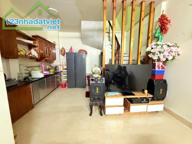 ĐỊNH CÔNG - HOÀNG MAI, nhf dân xây kiêm cố chắc chắn