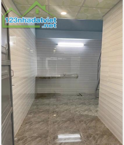 Bán đất  có trọ sẳn 6 phòng, DT 90m2, Giá 830triệu, SHR - 3